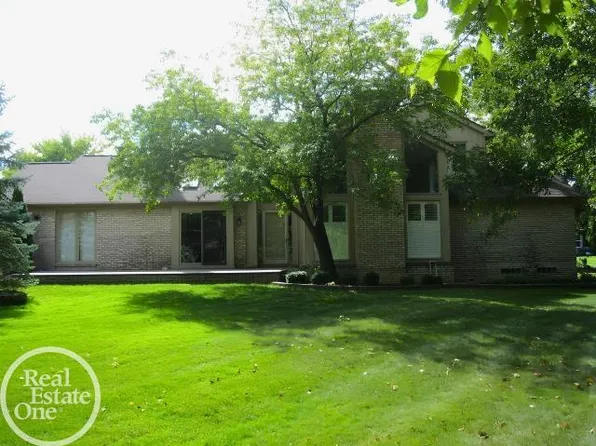 43169 W Kirkwood Dr, Clinton Township, MI 48038