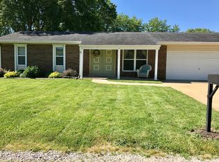 9006 N Blue Haven Dr, Troy, IL 62294