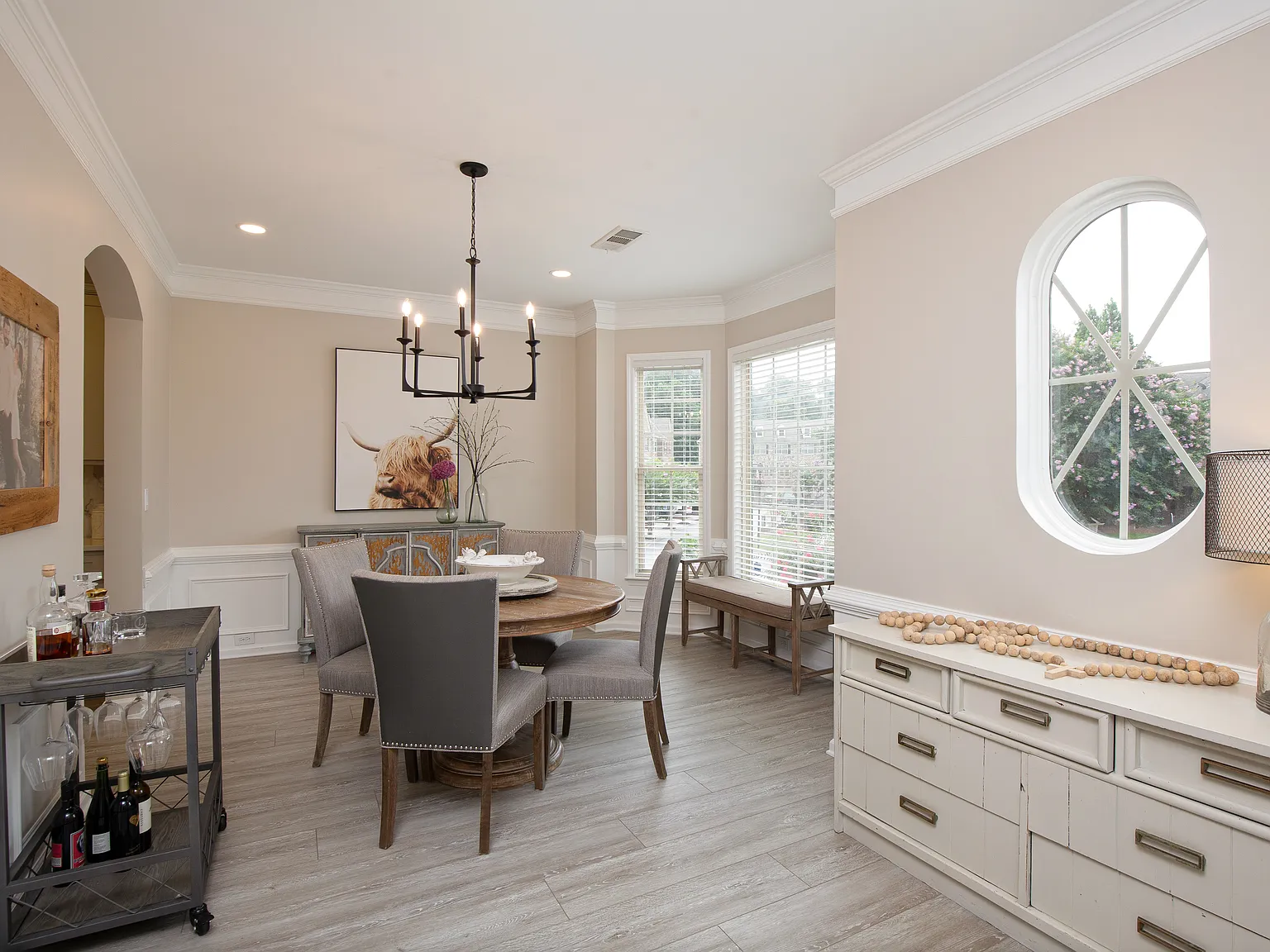 4 bed, 3.5 bath, 2640 sqft, $3,725 — Photo 3