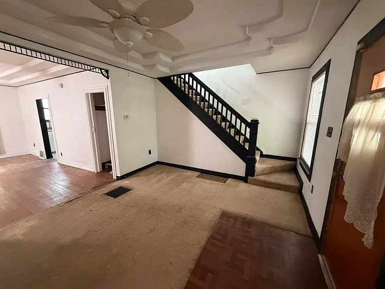 451 E Pearl St — Photo 11
