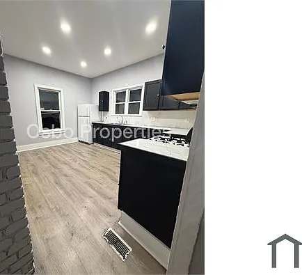3 bed, $2,500 — Photo 2