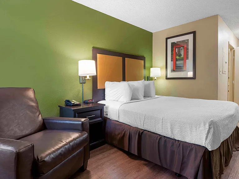 Studio Suite - 1 Queen Bed