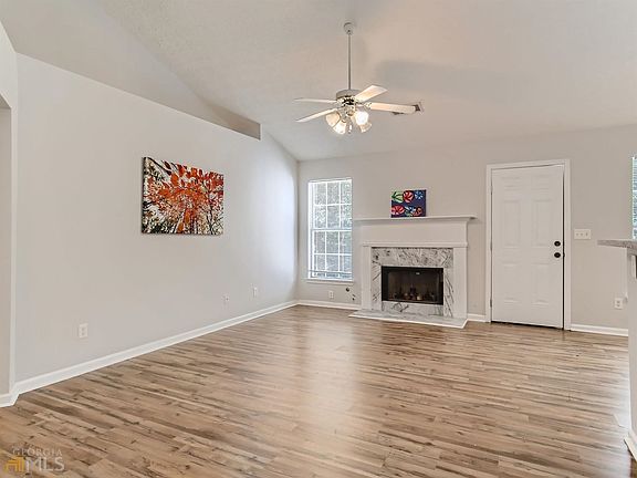 2nd image of 2519 Hillvale Cir