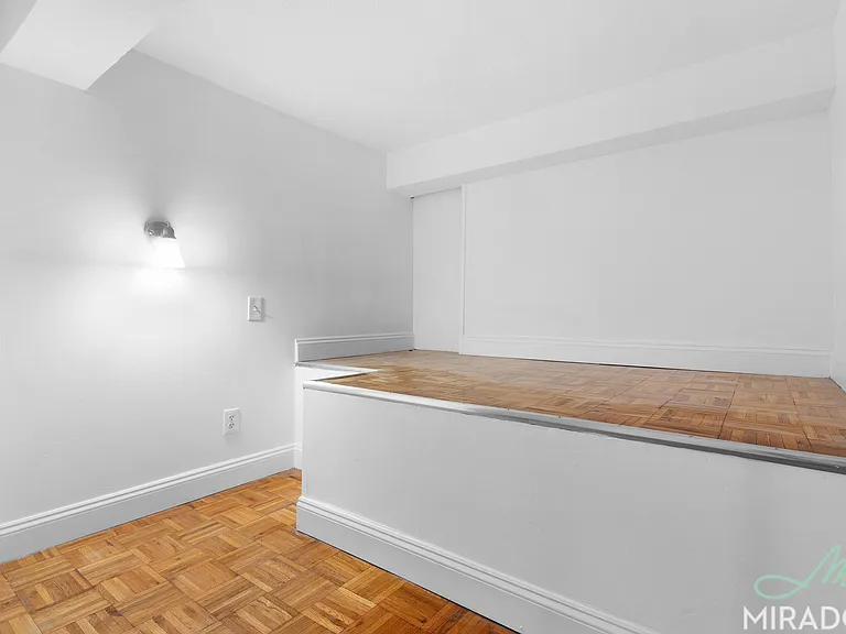 43 W 16th St #2G — Photo 6