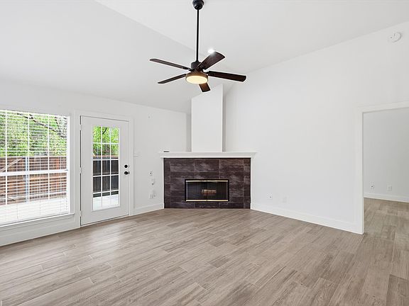 4th image of 381 Arbor Ln