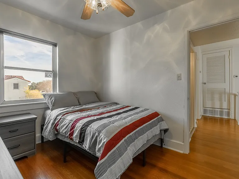 3B E St W #689B — Photo 19