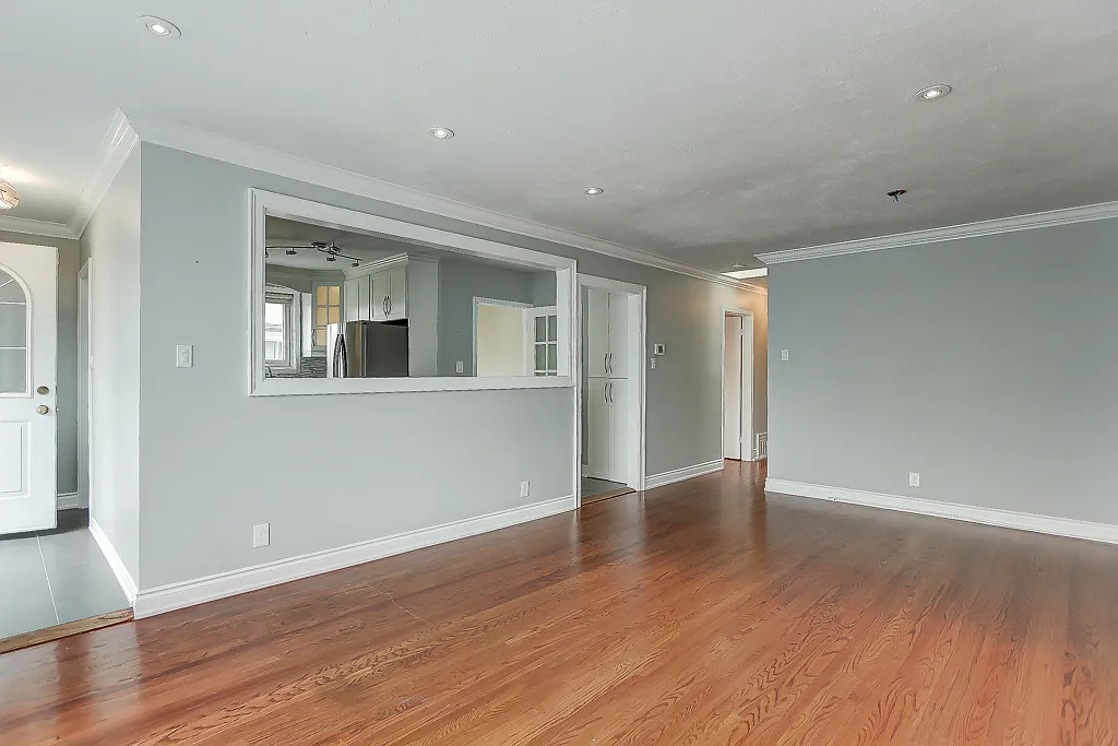1-894 Krosno Blvd Pickering Ontario L1W 1H4 — Photo 3