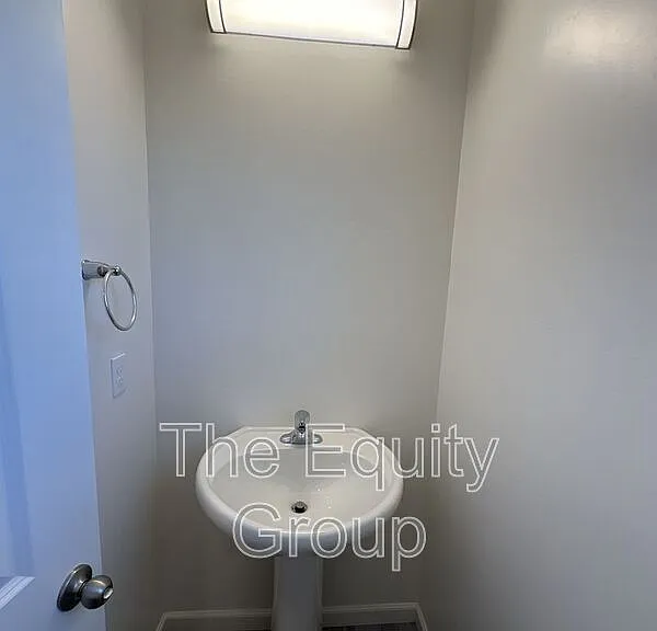 735 S Pinkham #102 — Photo 4