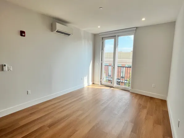 547 Martin Luther King Drive image 2 of 11