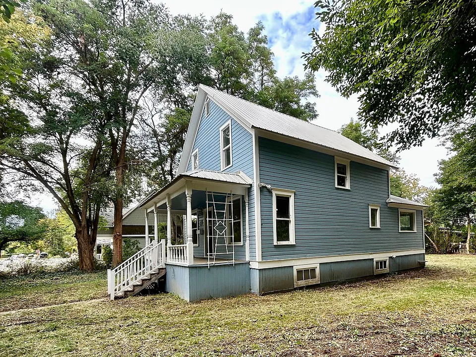 811 E 4th Ave