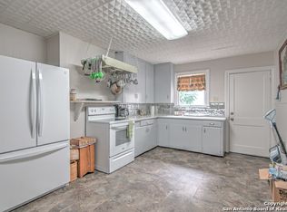 1003 E Weinert St, Seguin, TX 78155