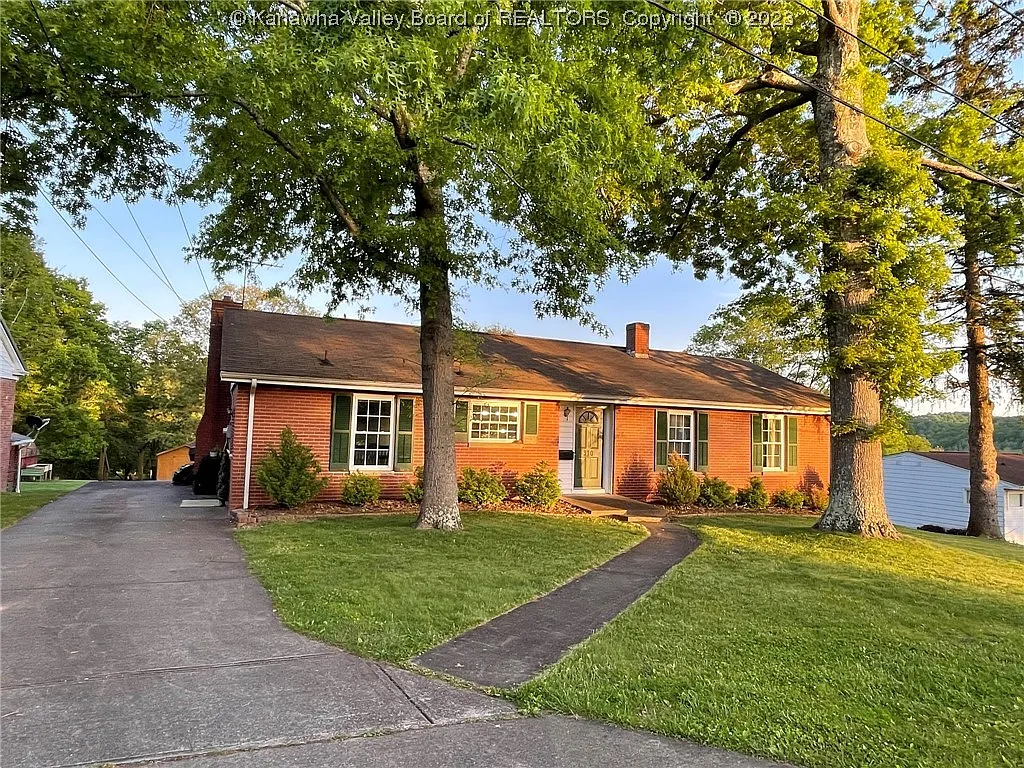 310 Oakview Ter photo 1