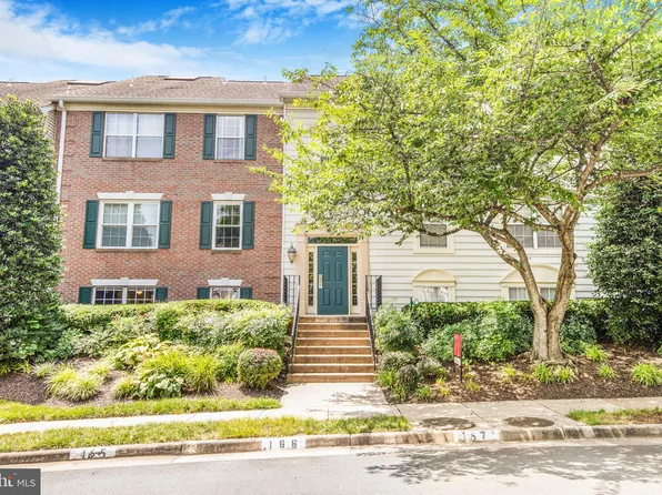 12113 Greenway Ct APT 101, Fairfax, VA 22033