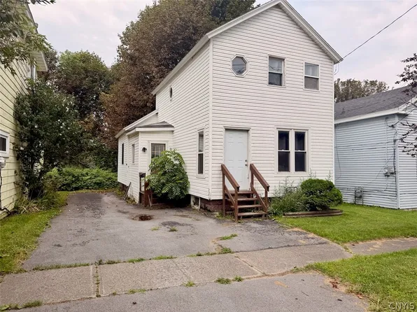 12 Porter St, Oswego, NY 13126