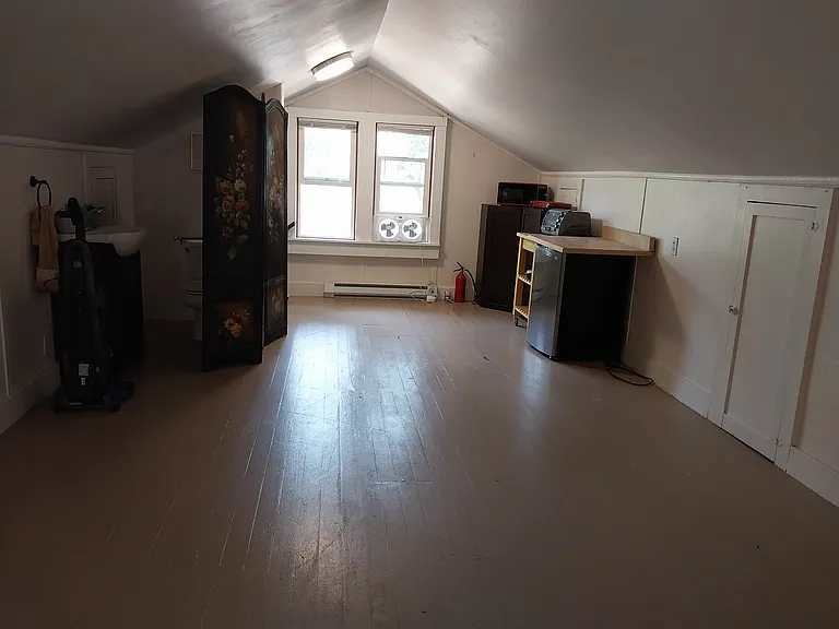 lounging area off 2nd master. about 18' of closets to the right upstairs.
The second room can accommodate more beds or a living area
