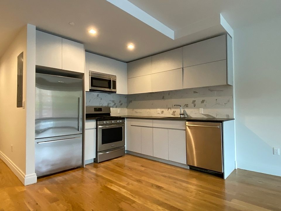 1st image of 577 Baltic St #E2