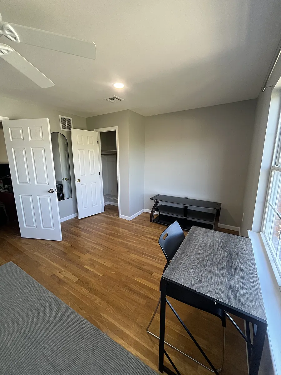 Building Photo - 117 Hudson St #3-4