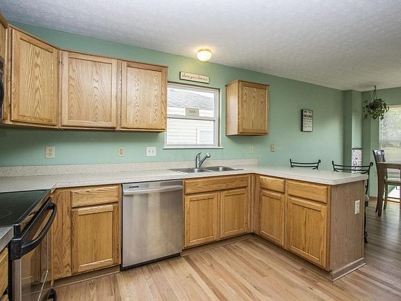 4th image of 1524 Grove Hill Dr