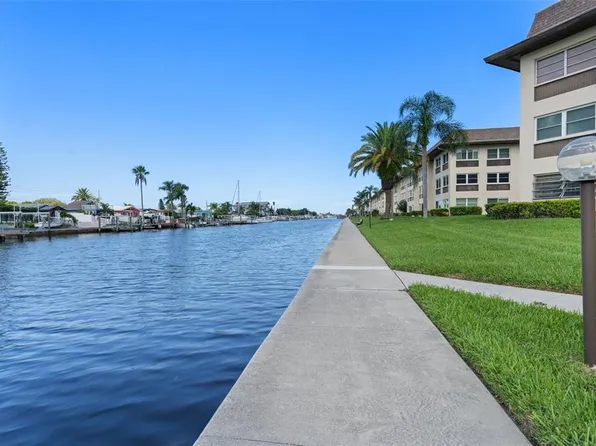 4632 Marine Pkwy Unit 302, New Port Richey, FL 34652