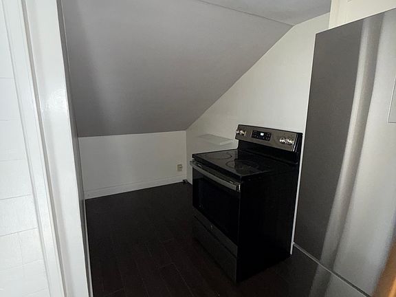 2nd image of 135 N Maplewood St #4