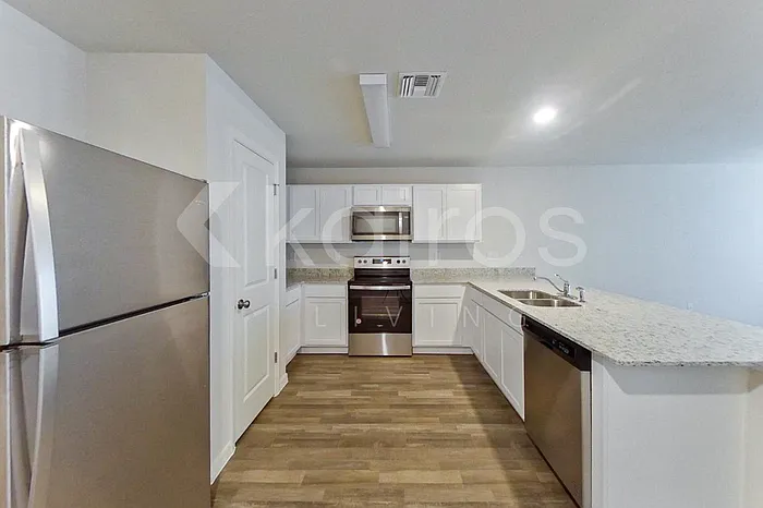 855 Cervantes St E — Photo 5