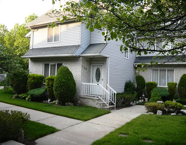 1st image of 120 Fairlawn Ave