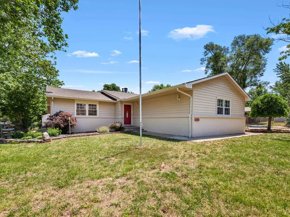 2012 N Burr Hill Rd, Derby, KS 67037