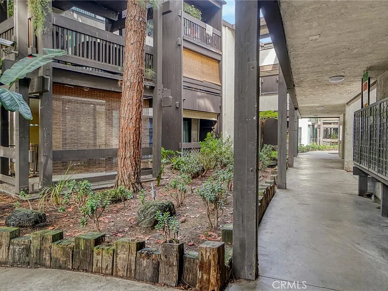 8650 Gulana Ave — Photo 25