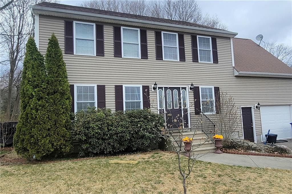 97 Woodside Ave, West Warwick, RI 02893 Zillow