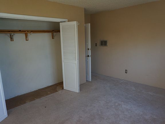 4th image of 212 E. 118th Place