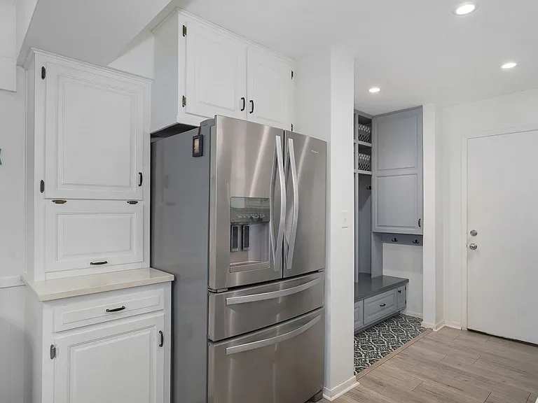 2351 S Rogers Ave — Photo 12