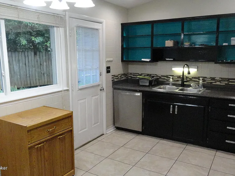 1913 Claremoor Dr — Photo 23