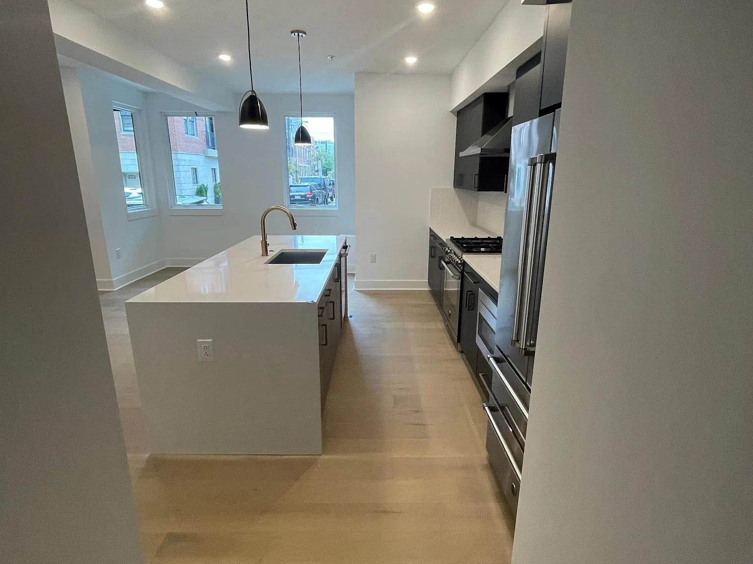 1621 Bainbridge St — Photo 2