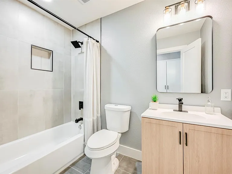 2729 Lockhart Ave — Photo 15