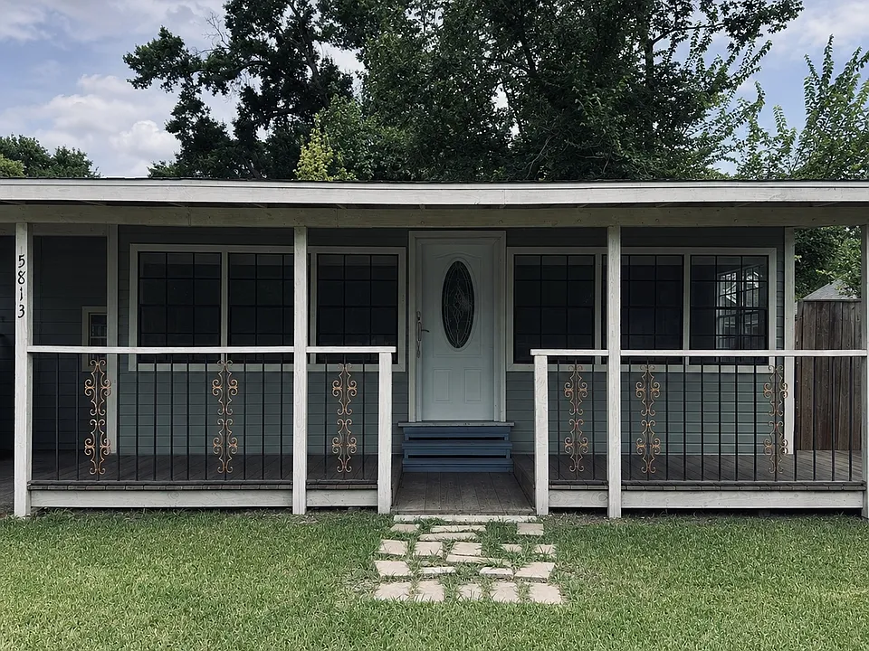 5813 Cochran St
