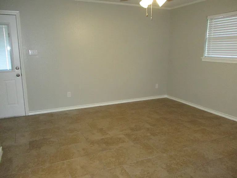 2620 County Ave — Photo 13