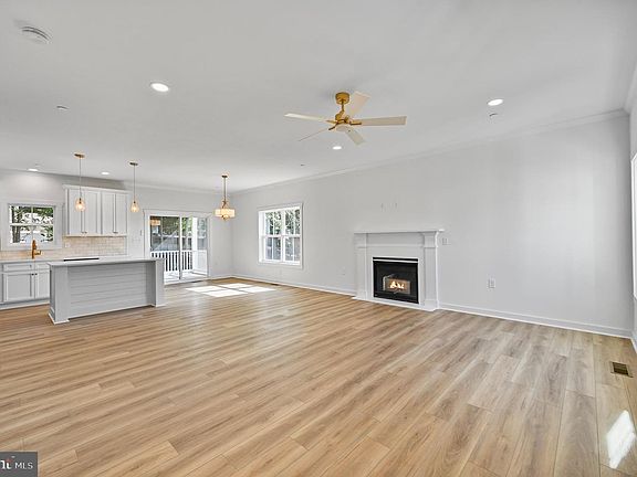 2nd image of 124 Holly Hill Ct