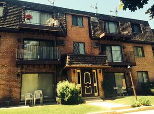 930 S McKinley Ave APT 2A, Arlington Heights, IL 60005