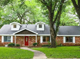 7208 Oakland Ln, North Richland Hills, TX 76180
