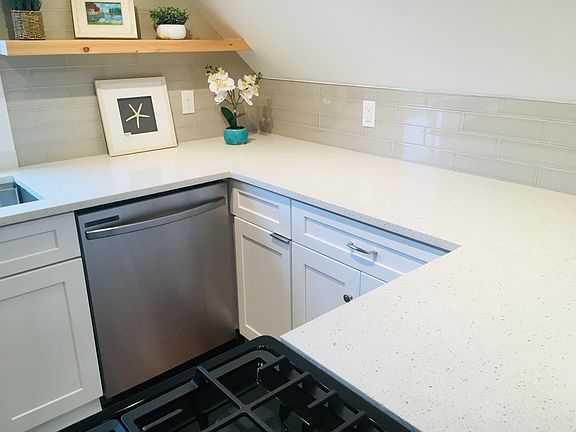 4th image of 411-413 Davidson St #3