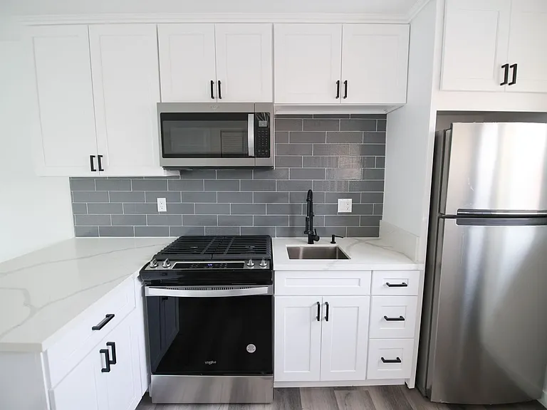19037 Sylvan St #19039 — Photo 4