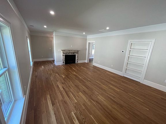 5th image of 245 W Higgins St