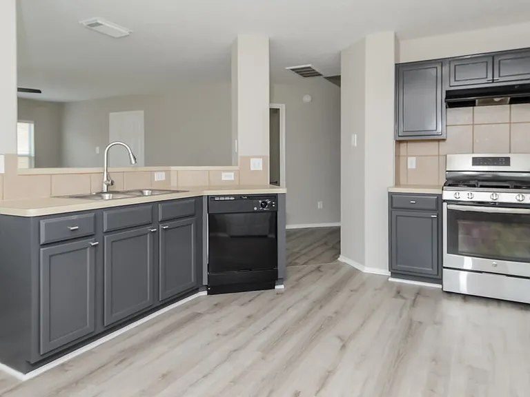7318 Cypress Prairie Dr — Photo 6