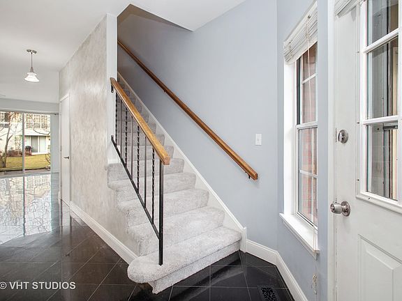 3rd image of 1506 Golfview Dr