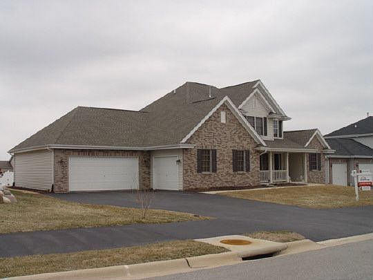 1st image of 636 Castle Wynd Dr
