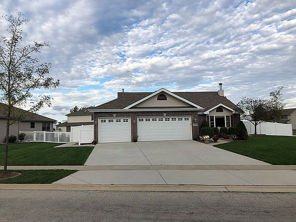 2nd image of 2000 Willow Brook Dr