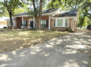 2408 Winewood Ln, Arlington, TX 76013