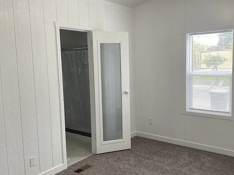 715 Center St E #105 — Photo 13