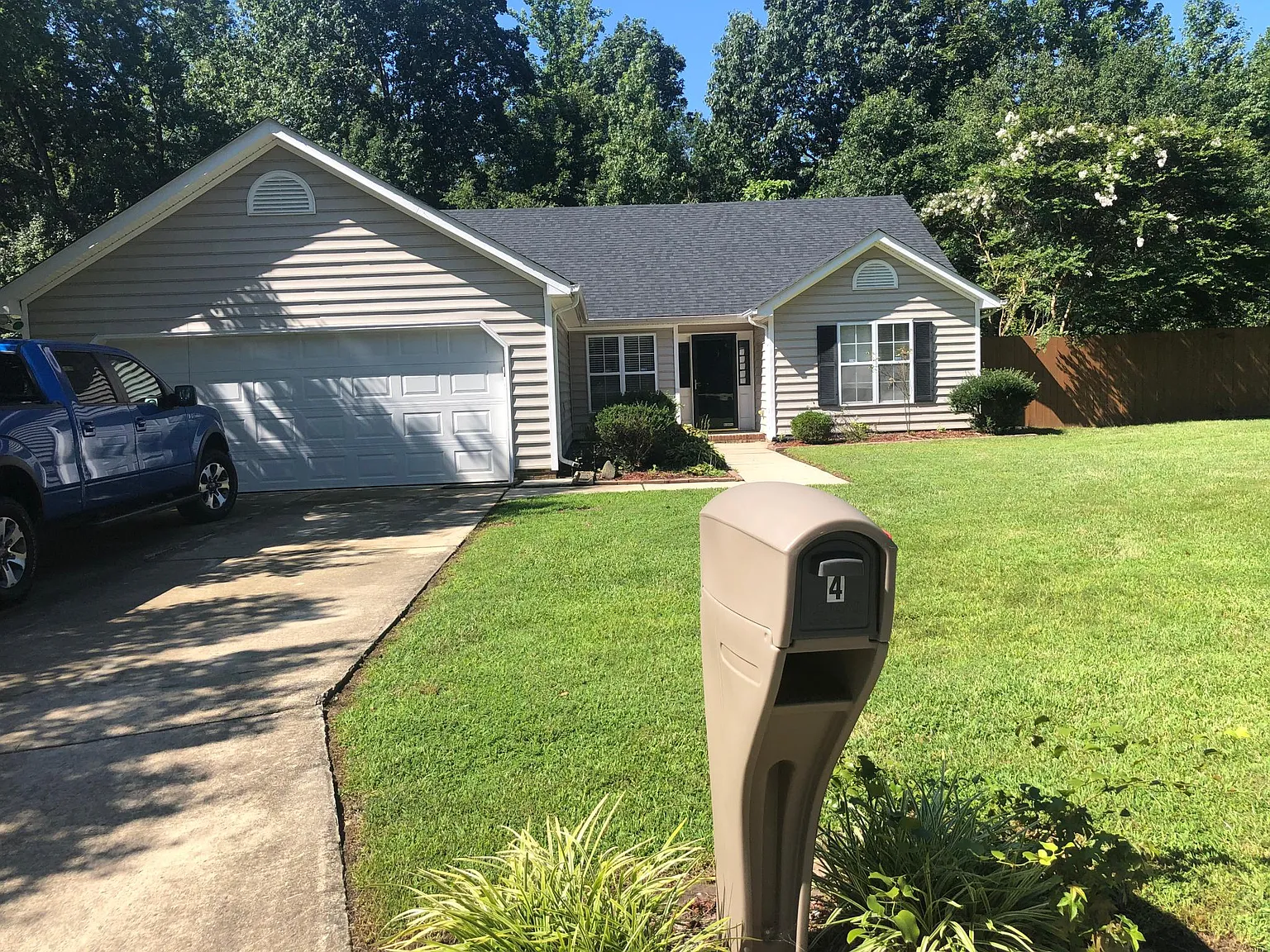 3 bed, 1600 sqft, $1,950 — Photo 1