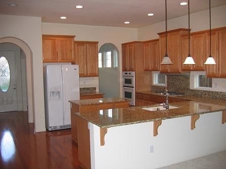 Kitchen with Breakfast Bar